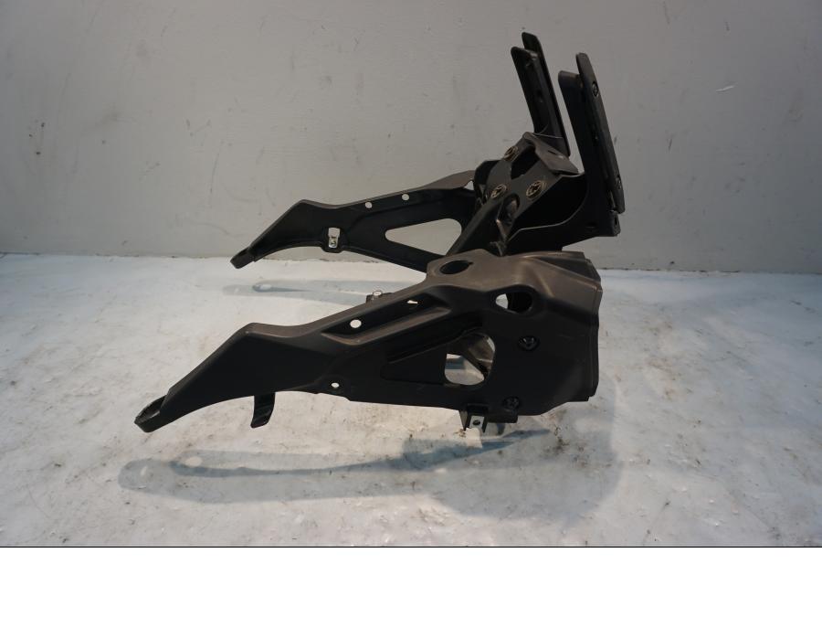 Framsidan på Toppkåpstag från en Yamaha XT 1200 Z -2011 motorcykel.