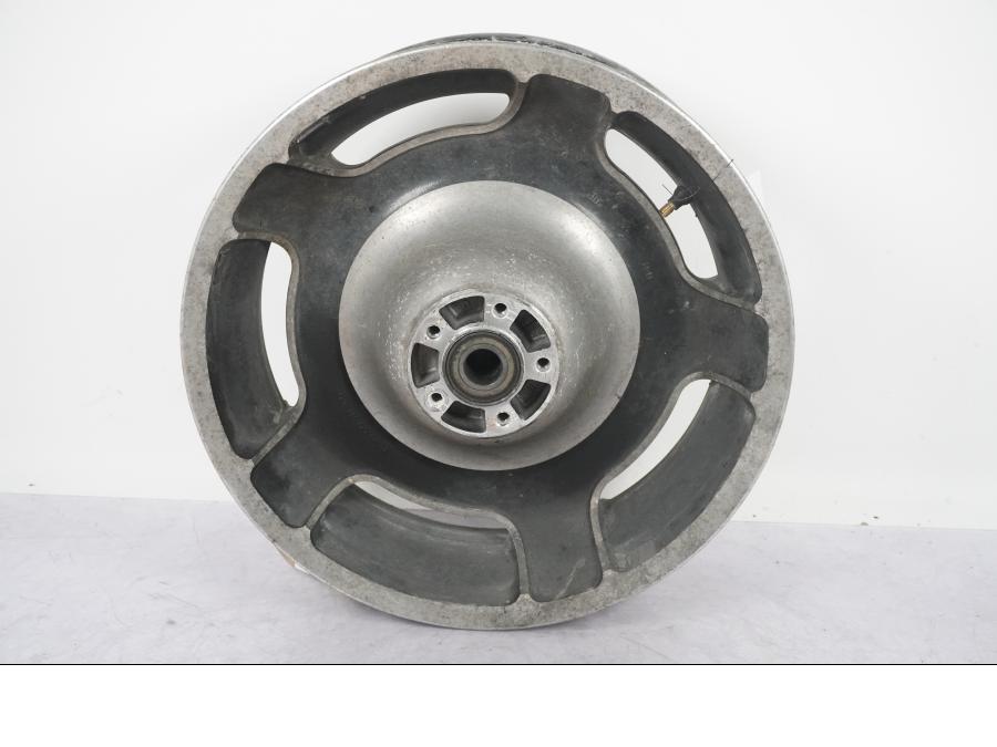 Framsidan på Fälg från en H-D Touring Street Glide FLHX -2009 motorcykel.