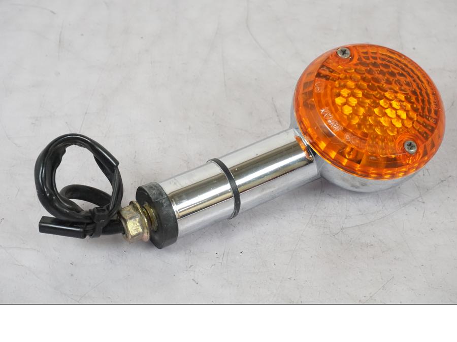 Framsidan på Blinkers från en Suzuki VL 800 -2002 motorcykel.