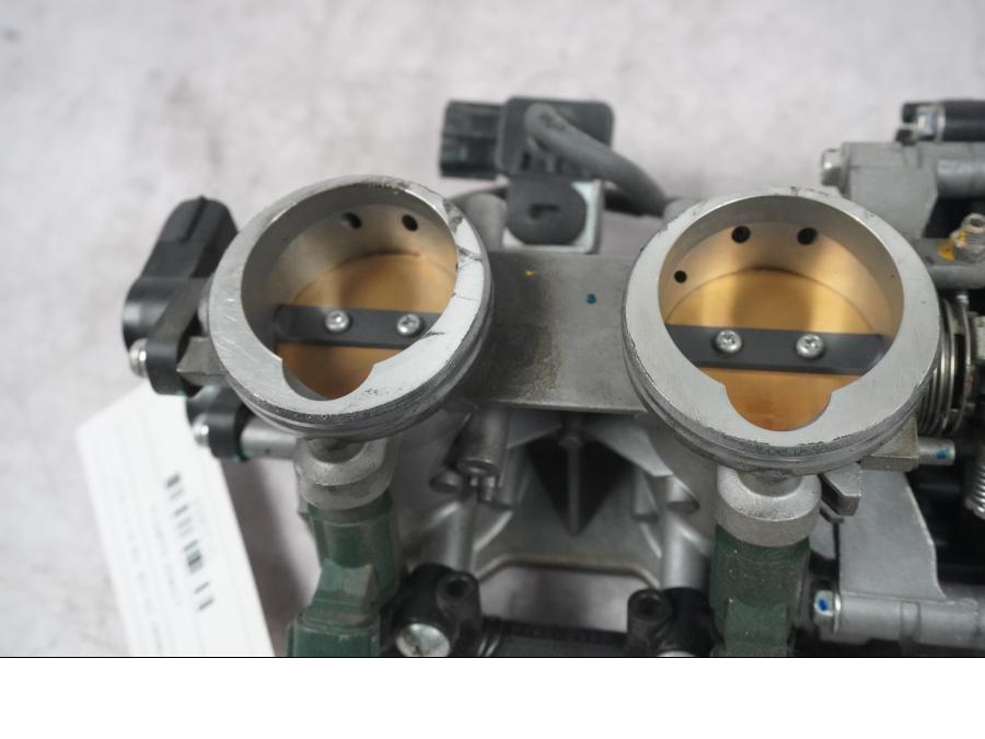 Extrabild2 på Spjällhus från en Kawasaki ZX-10R -2008 motorcykel.