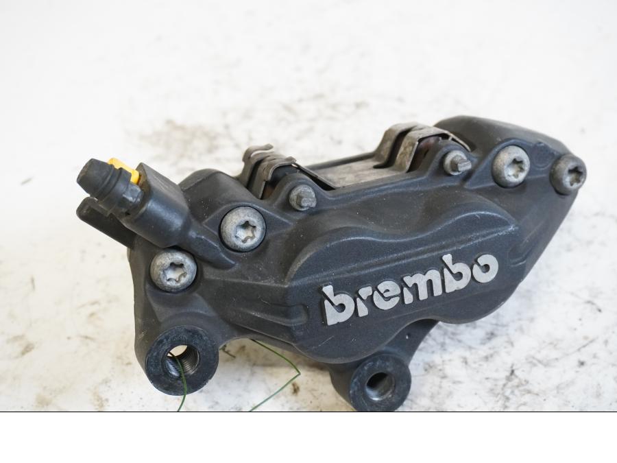 Framsidan på Bromsok från en BMW F 800 R -2011 motorcykel.