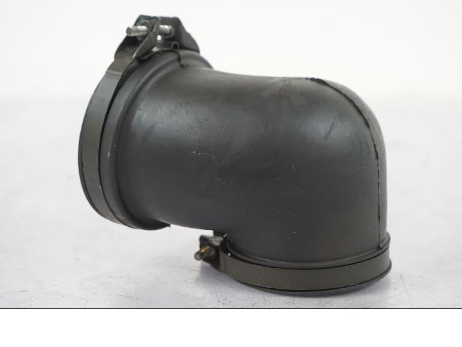 Höger sida på Luftrör från en Yamaha XVS 1100 -2004 motorcykel.