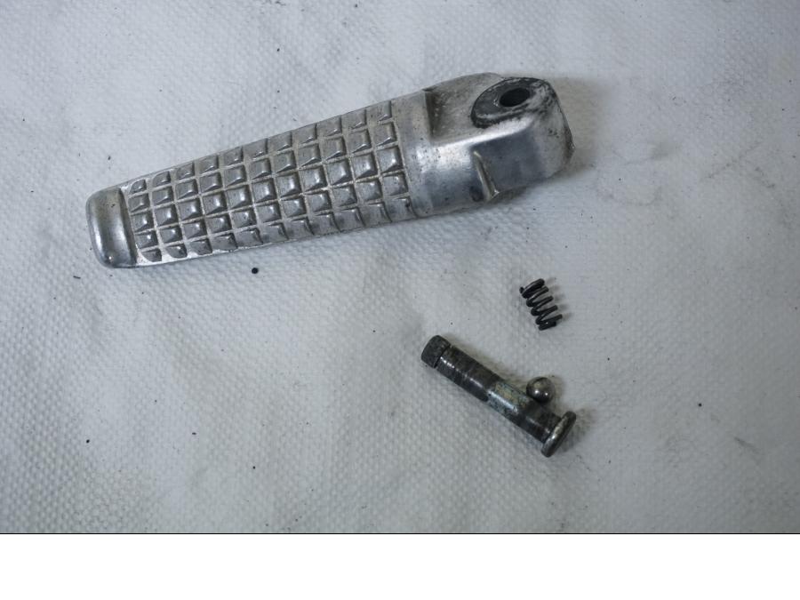 Framsidan på Fotpinne från en Suzuki GSX-R 750 -2001 motorcykel.