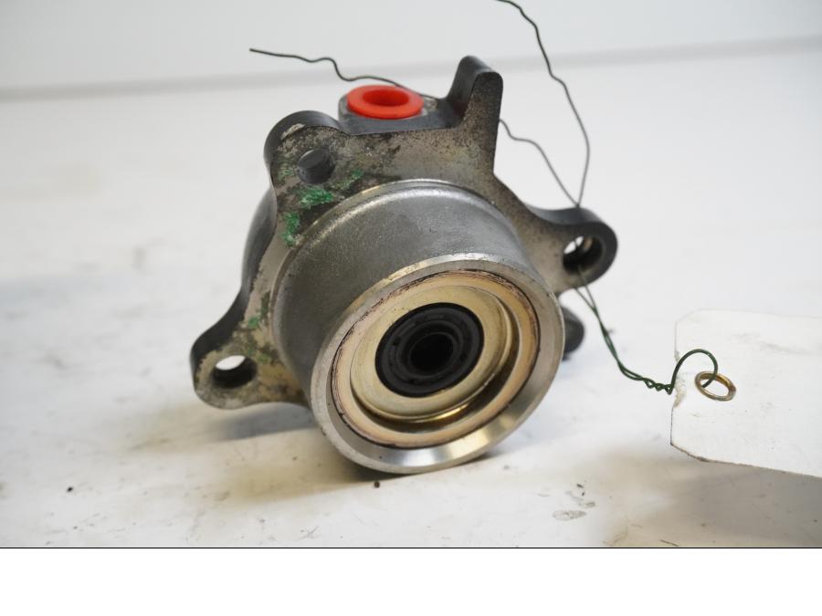 Framsidan på Kopplingslavcylinder från en Honda CB 1300 F -2003 motorcykel.