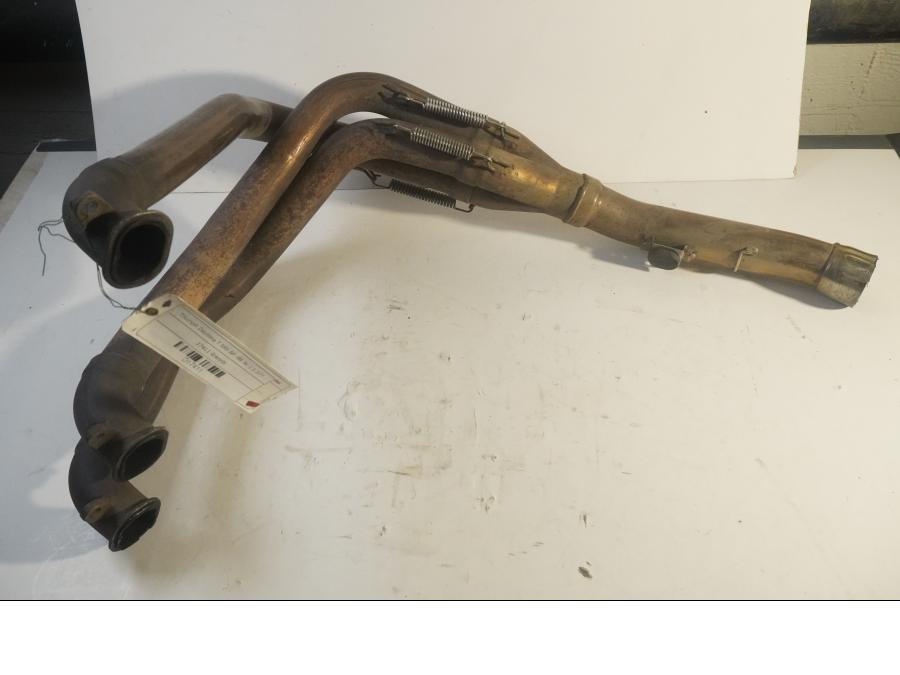 Framsidan på Grenrör från en Triumph Daytona T 595 -1998 motorcykel.