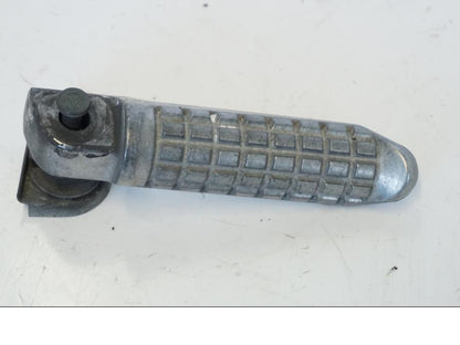 Framsidan på Fotpinne från en Kawasaki ZR-7 -2001 motorcykel.