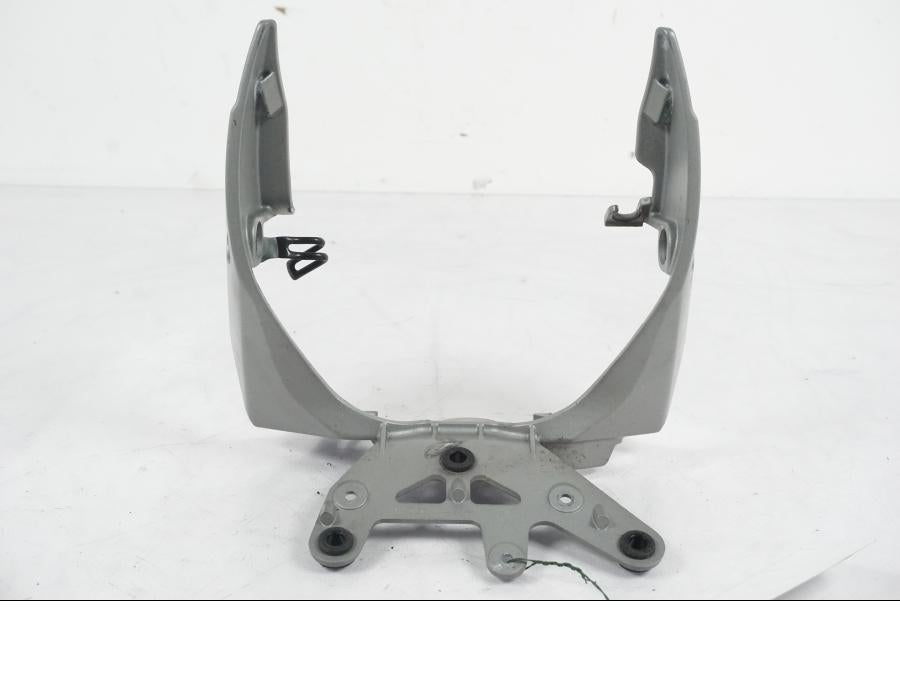 Framsidan på Strålkastarfäste från en MV Agusta Dragster -2014 motorcykel.