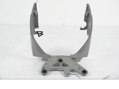 Framsidan på Strålkastarfäste från en MV Agusta Dragster -2014 motorcykel.