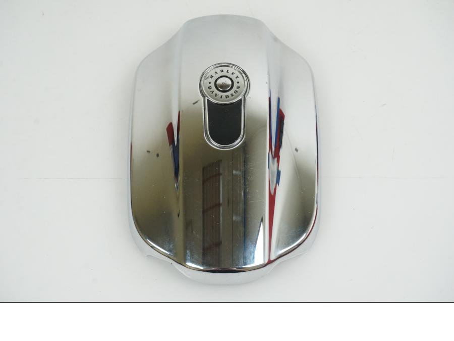 Framsidan på Bensintankkonsoll från en H-D Softail Breakout FXSB -2016 motorcykel.