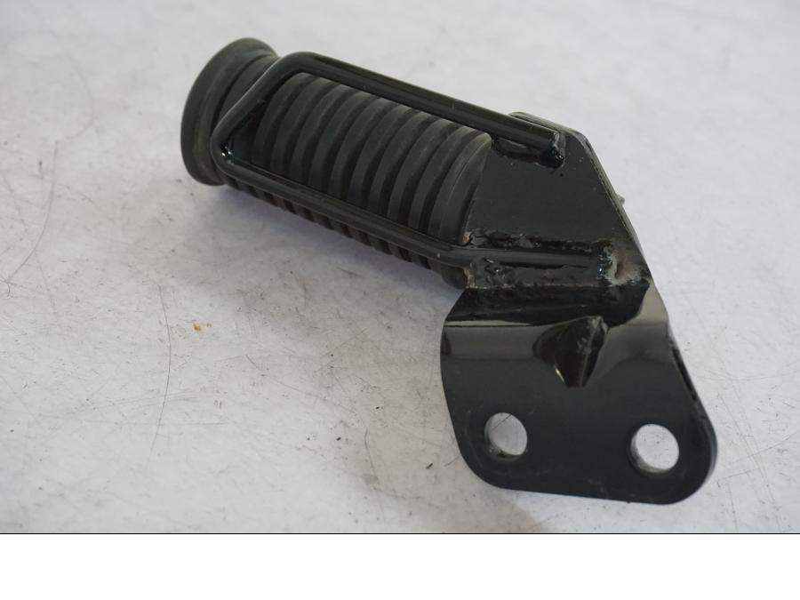 Baksidan på Fotpinne från en Suzuki VL 800 -2002 motorcykel.