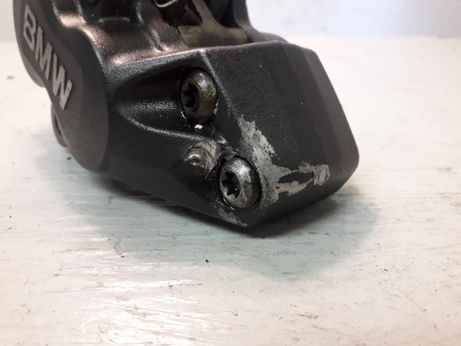 Baksidan på Bromsok från en BMW R 1150 GS -2003 motorcykel.