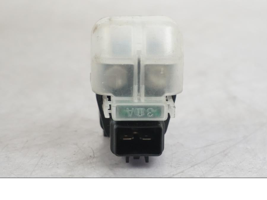 Baksidan på Startrelä från en Triumph Tiger -2009 motorcykel.