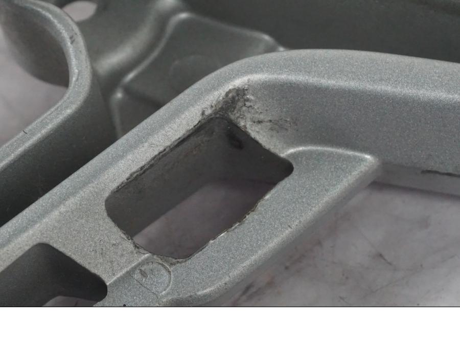 Extrabild5 på Pakethållare från en Triumph Tiger Explorer -2012 motorcykel.