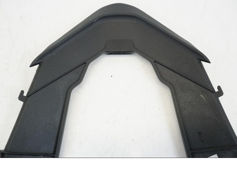 Vänster sida på Bakvinge från en Ducati Streetfighter V4 -2020 motorcykel.