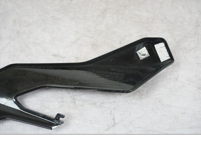 Snett uppifrån på Toppkåpa från en BMW F 800 R -2018 motorcykel.