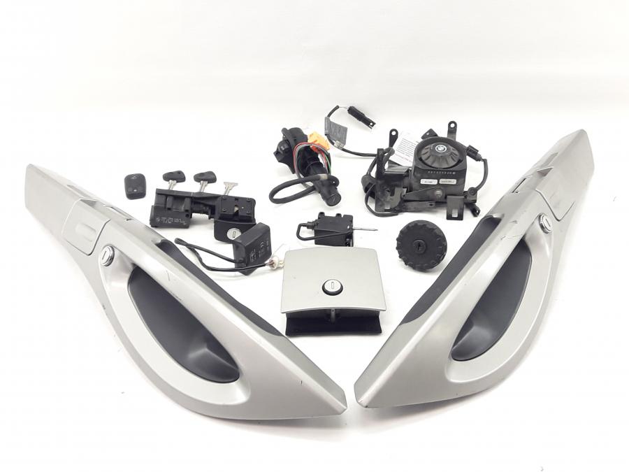 Framsidan på Låssats från en BMW K 1200 LT -2006 motorcykel.