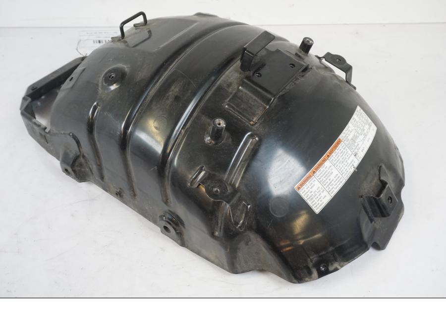 Framsidan på Undertail från en Suzuki VZR 1800 -2009 motorcykel.