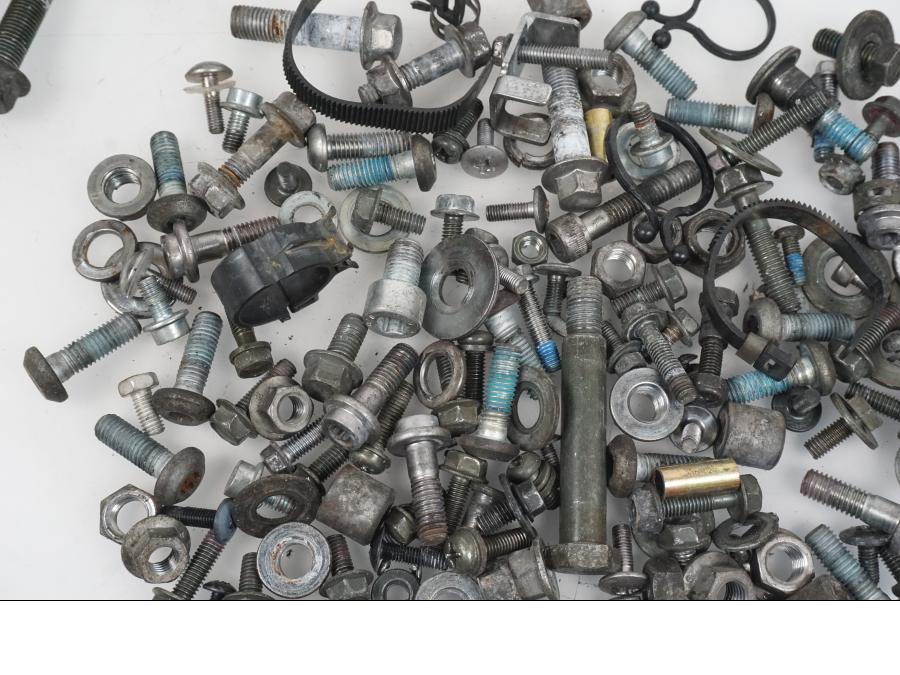 Höger sida på Skruv / Mutter etc från en Yamaha XJ 900 -1997 motorcykel.