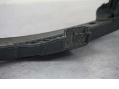 Snett nerifrån på Sidoväskhållare från en BMW R 1200 R -2007 motorcykel.