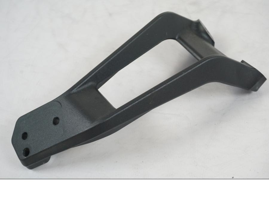 Baksidan på Fotpinnefäste från en KTM 1290 Super Duke R -2018 motorcykel.