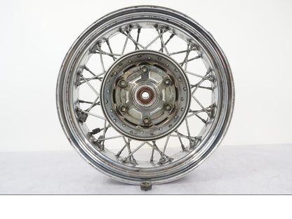 Framsidan på Fälg från en Yamaha XVS 1100 -2000 motorcykel.