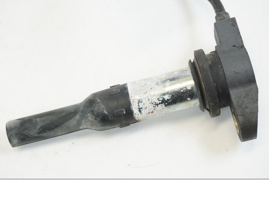 Höger sida på Tändspole från en Ducati Streetfighter V4 -2020 motorcykel.