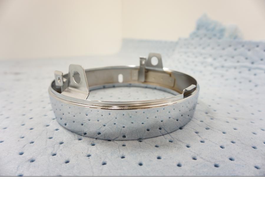 Höger sida på Strålkastarsarg från en Yamaha Alla -2016 motorcykel.