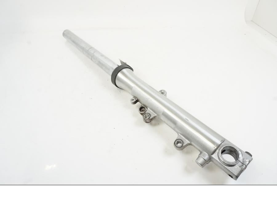 Framsidan på Gaffelben från en Yamaha BT 1100 -2003 motorcykel.