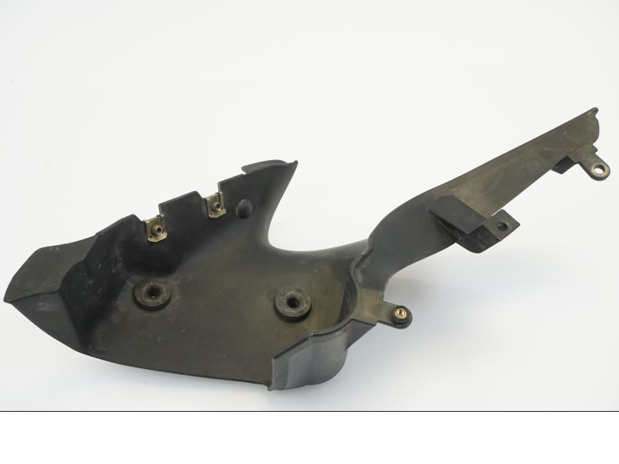 Baksidan på Luftintag från en BMW R 1150 R -2002 motorcykel.