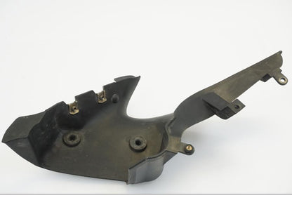 Baksidan på Luftintag från en BMW R 1150 R -2002 motorcykel.