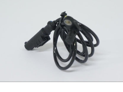 Framsidan på ABS givare från en Ducati Desert X -2022 motorcykel.