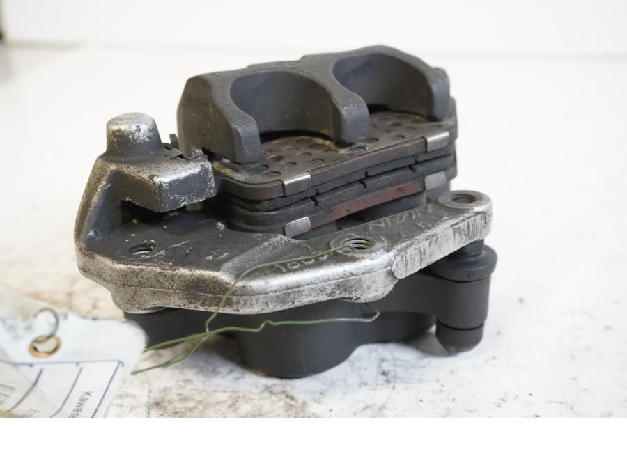 Höger sida på Bromsok från en Kawasaki Z 750 -2008 motorcykel.