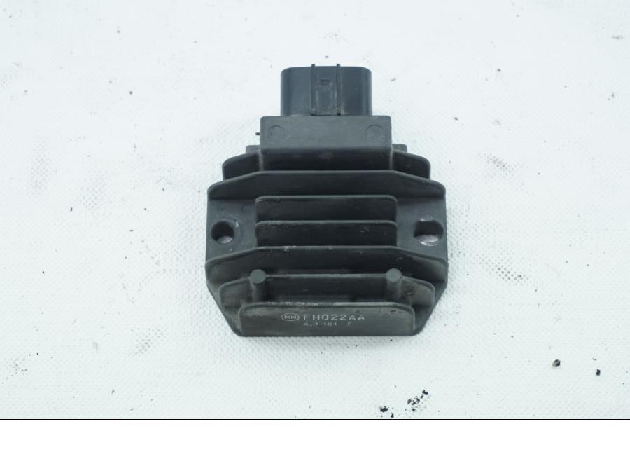 Framsidan på Likriktare från en KTM 1190 Adventure -2014 motorcykel.