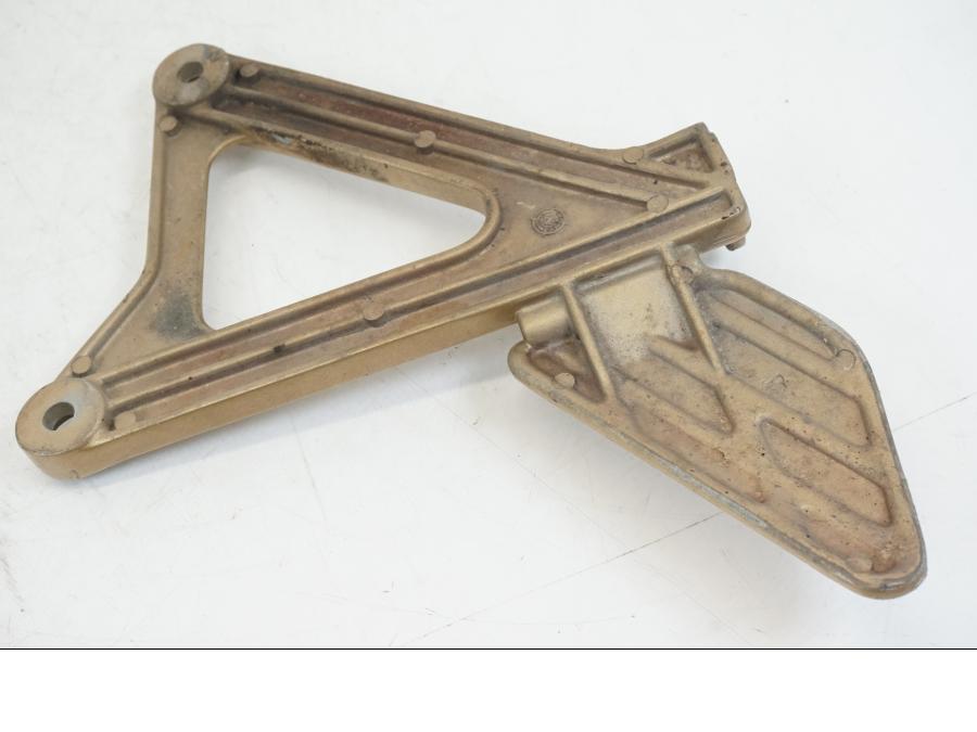 Snett uppifrån på Fotpinnefäste från en Honda NSR 125 -1991 motorcykel.