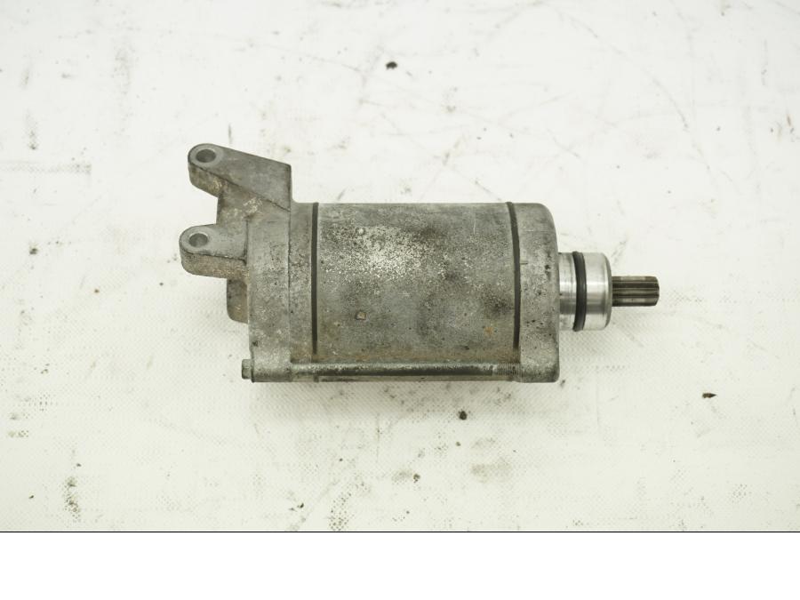 Baksidan på Startmotor från en Honda ST 1100 -1999 motorcykel.