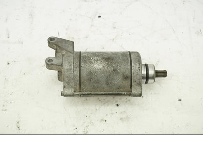 Baksidan på Startmotor från en Honda ST 1100 -1999 motorcykel.