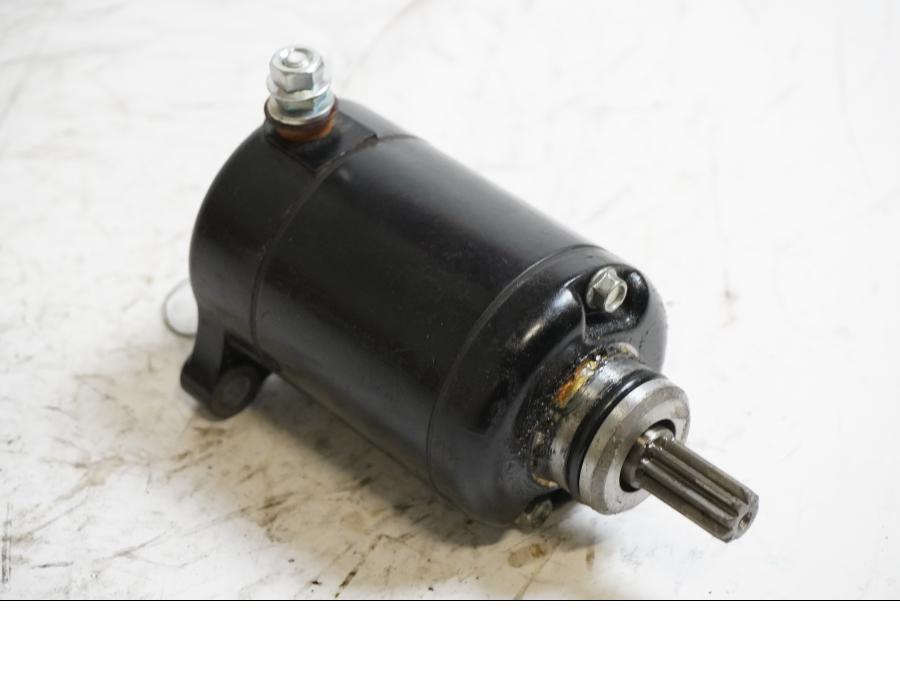 Framsidan på Startmotor från en Kawasaki ZZ-R 1400 -2007 motorcykel.