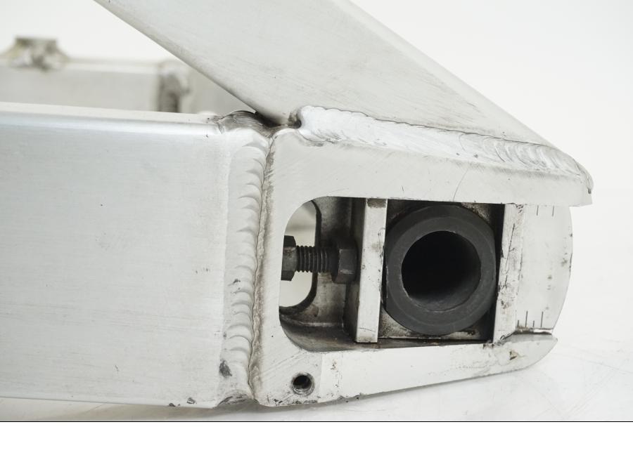 Höger sida på Sving från en Yamaha YZF R6 -1999 motorcykel.