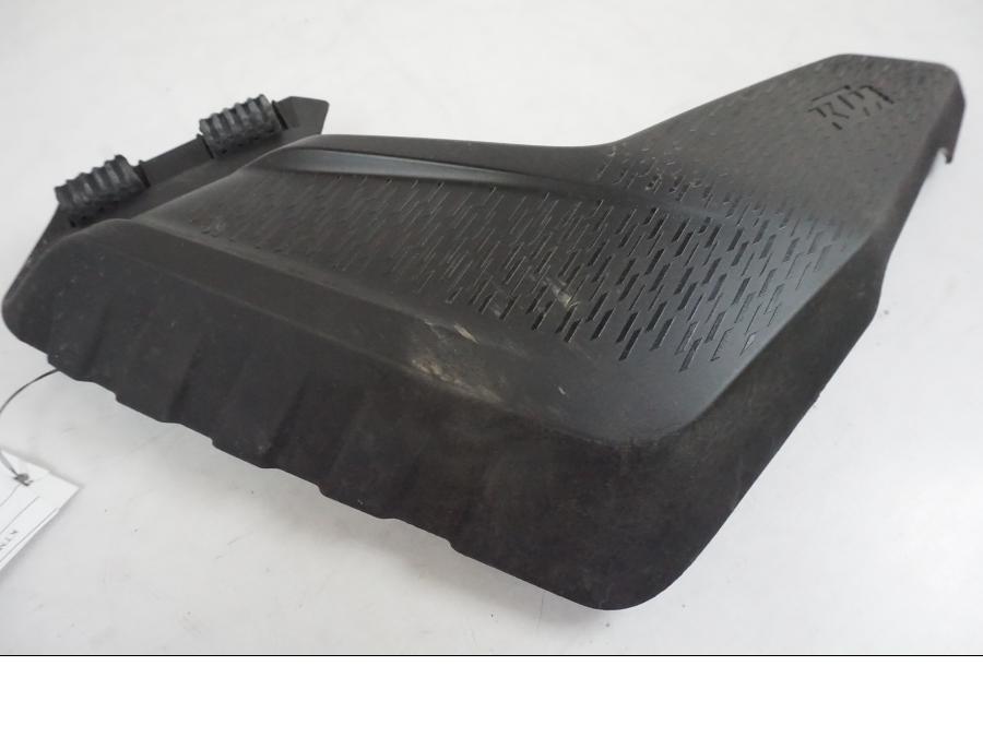 Baksidan på Kylarvinge från en KTM 390 Adventure -2021 motorcykel.