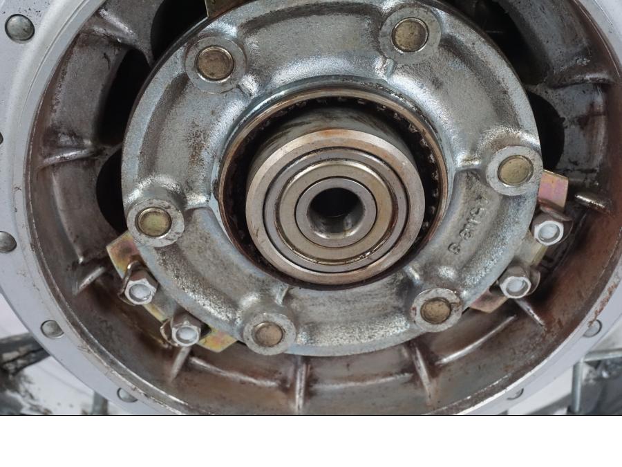 Höger sida på Fälg från en Suzuki VL 800 -2002 motorcykel.