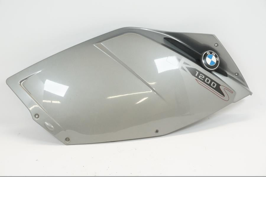 Baksidan på Sidkåpa från en BMW K 1200 S -2006 motorcykel.