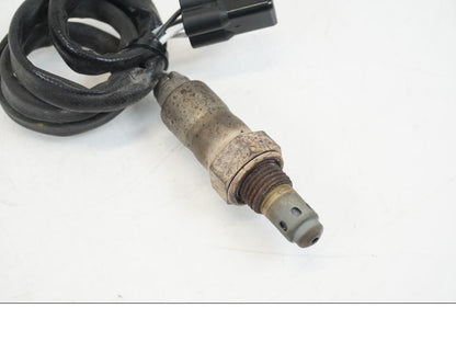 Höger sida på Lambdasond från en Ducati Streetfighter V4 -2020 motorcykel.