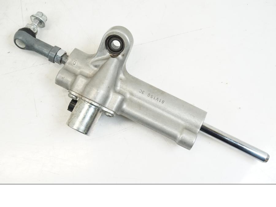 Snett nerifrån på Styrdämpare från en Suzuki GSX-R 750 -2008 motorcykel.