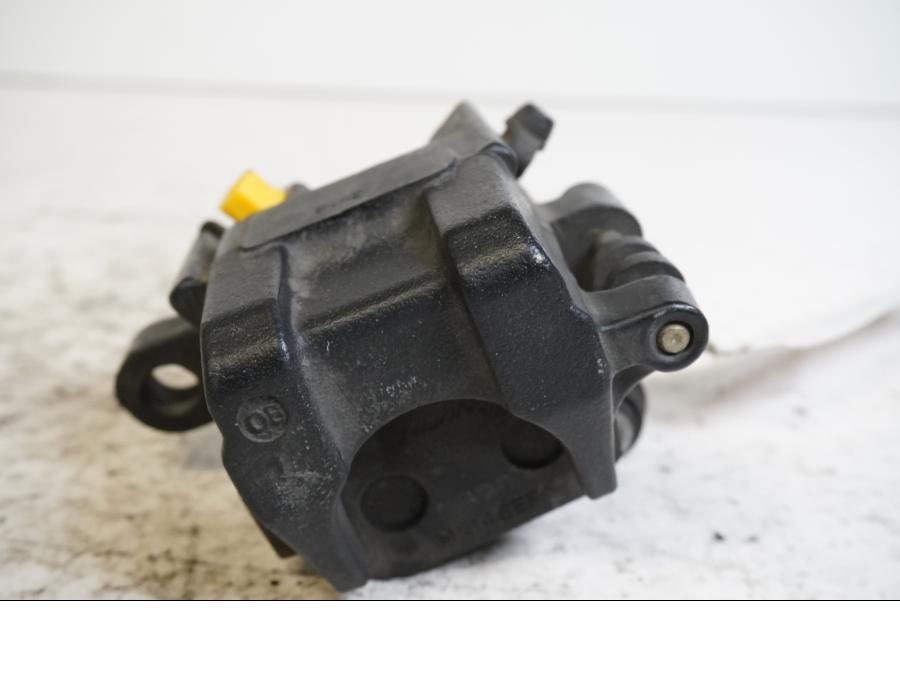 Baksidan på Bromsok från en Triumph TT 600 -2001 motorcykel.