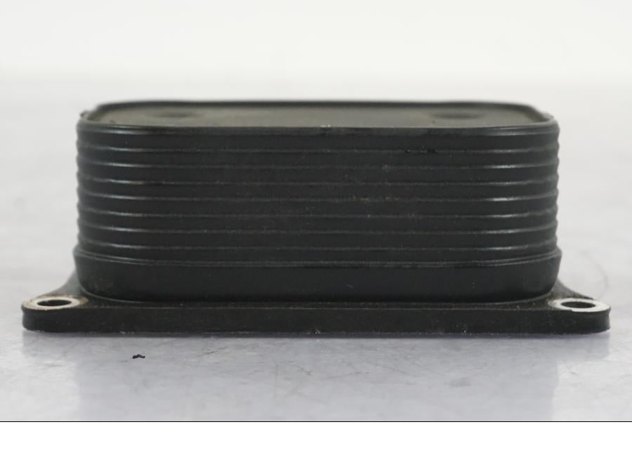 Snett nerifrån på Oljekyl från en BMW F 750 GS -2020 motorcykel.