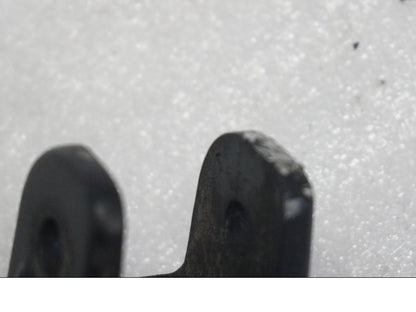 Vänster sida på Fotpinnefäste från en BMW K 1300 R -2011 motorcykel.