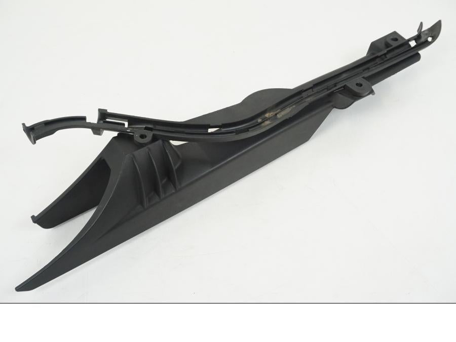 Framsidan på Remskydd från en BMW F 650 CS -2002 motorcykel.