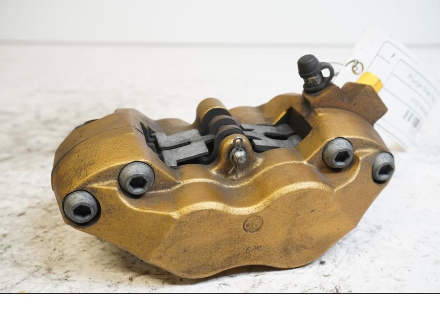 Baksidan på Bromsok från en Triumph Street Triple R -2011 motorcykel.