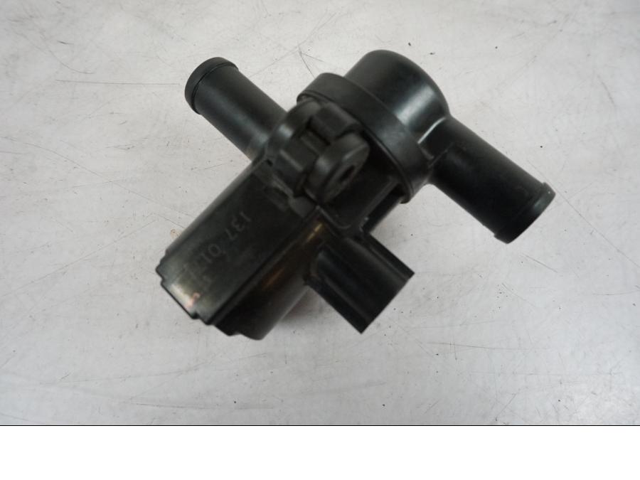 Baksidan på Second Air från en Triumph Bonneville T120 -2021 motorcykel.