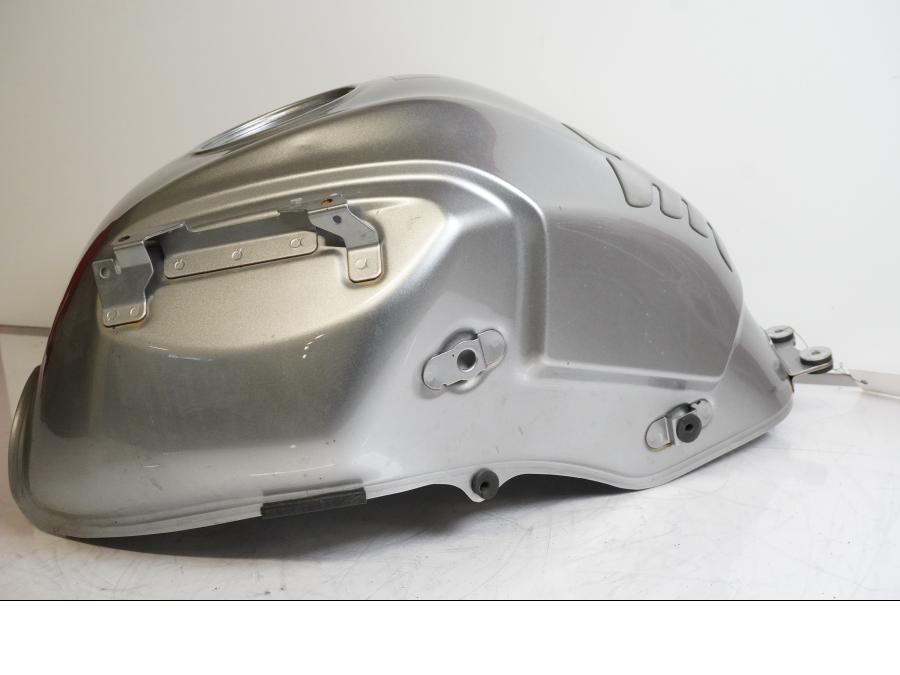 Framsidan på Bensintank från en Kawasaki Versys 650 -2007 motorcykel.